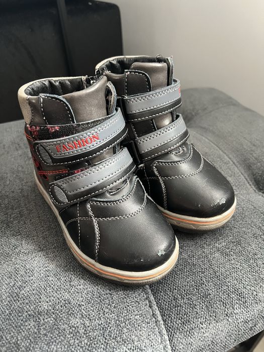 Віддам дитячі ботинки