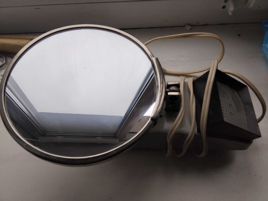 Зеркало косметическое с подсветкой  двухстороннее, с увеличением