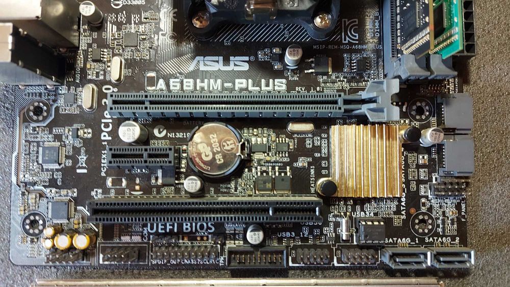 Производительный комплект Asus A68HM-PLUS AMD A8-5500 4 ядра 8Gb RAM