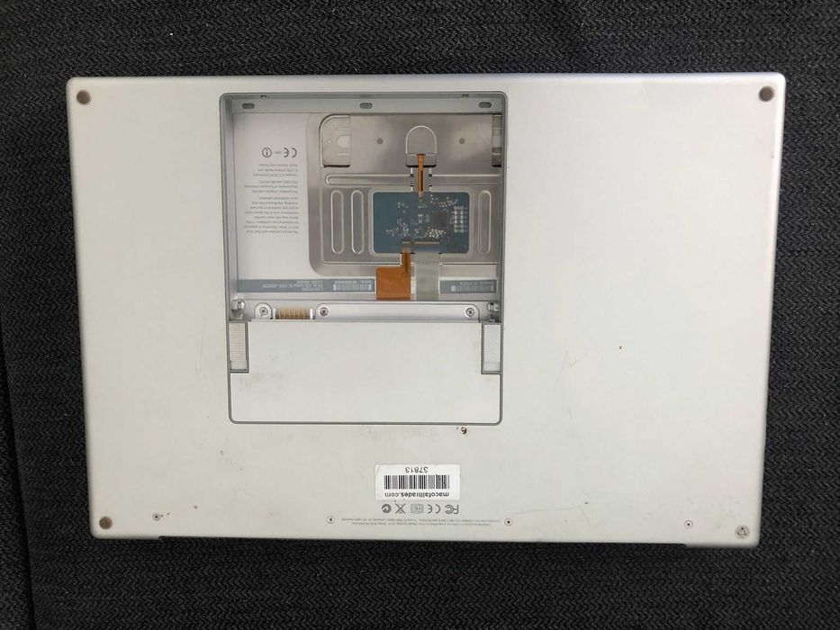 MacBook Pro 15'' -Sem bateria, fixo à corrente - Oferta 2 carregadores