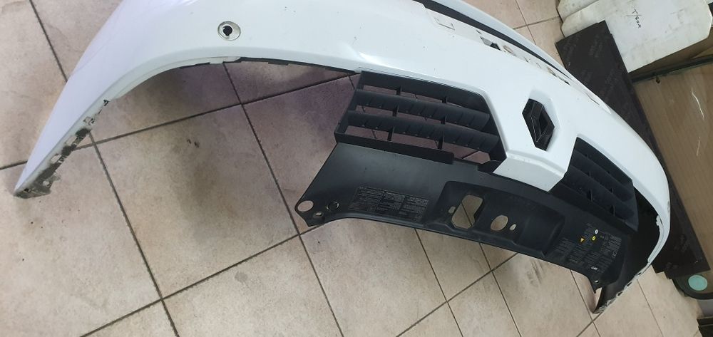 Renault clio parachoques