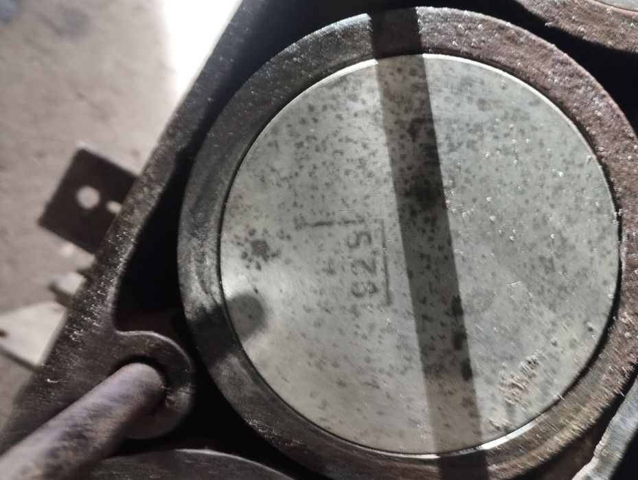 Продам блок двигуна 402