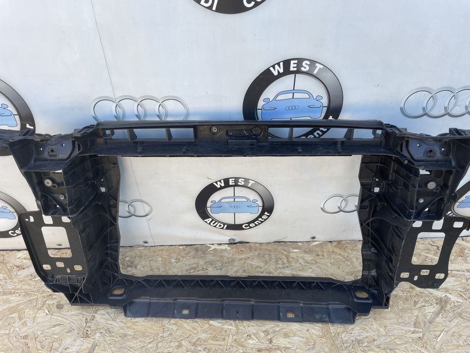 Установочна панель телевізор Ауді Q3 83A Передня панель