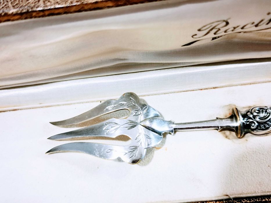 Вилка для закусок серебро Франция