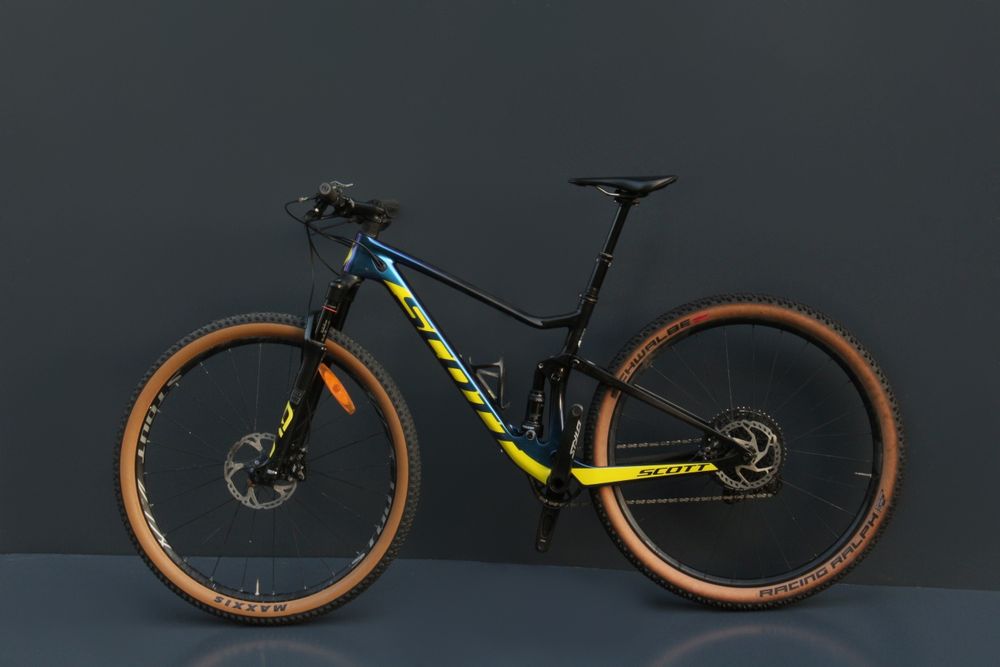 Двопідвісний карбоновий велосипед Scott Spark RC 900 Team Issue AXS.Rock Shox SID, SRAM