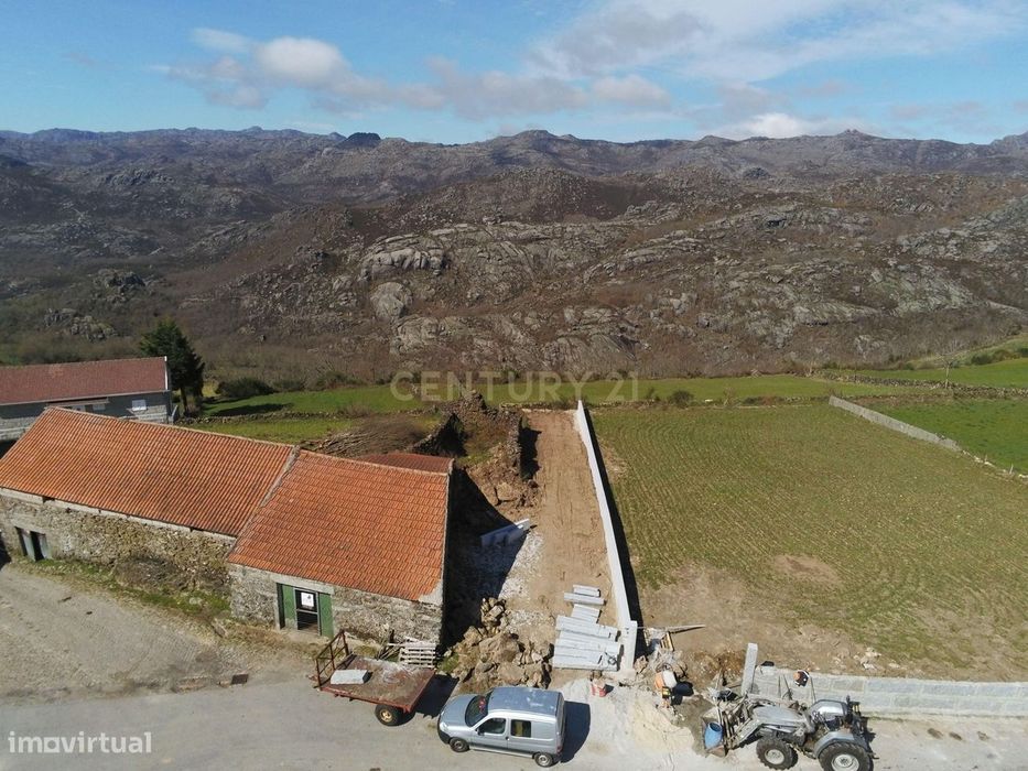 Terreno com Ruina em Pitão das Junias, zona do geres