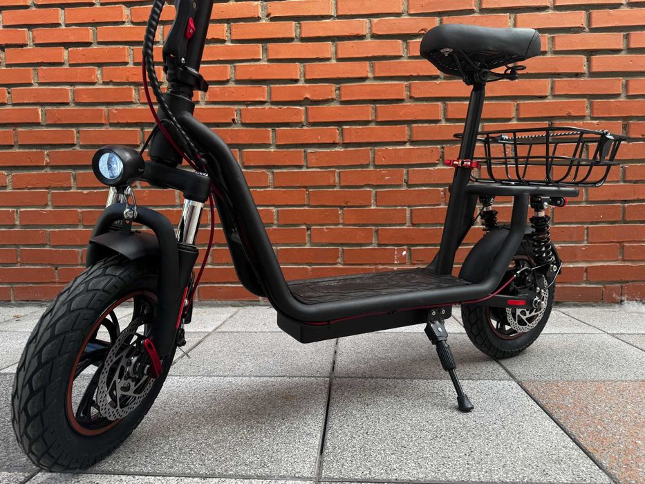 Komfortowa i Ekonomiczna Hulajnoga Elektryczna ZWheel 500W Siodełko