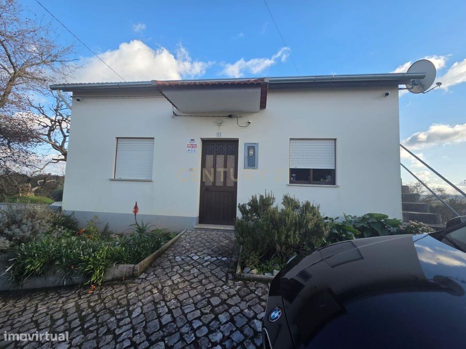 Moradia com Potencial de Ampliação para T4 em Lapa – Pombal.