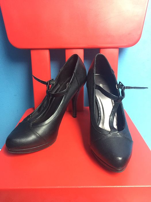 Szpilki kolor czarny