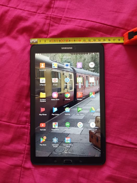 Telemóvel. Tablet. Relógio