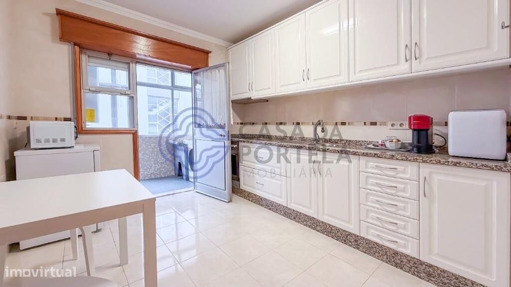 Apartamento T3 com garagem a 450m do Metro Santo Ovídio — Mafamude E Vilar Do Paraíso, Porto