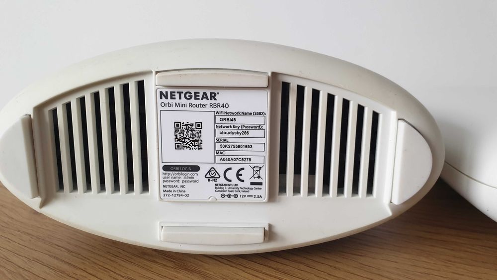 System Mesh Router Netgear Orbi RBS40 + satelita Netgear Orbi RBR20