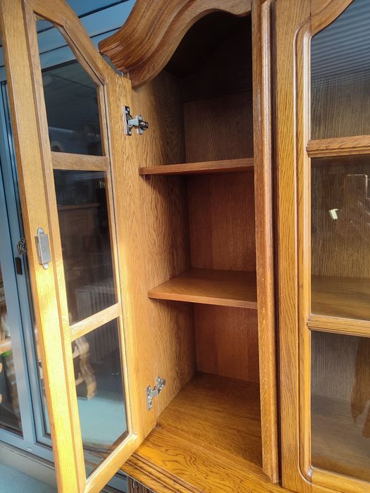 Kredens piękny drewno