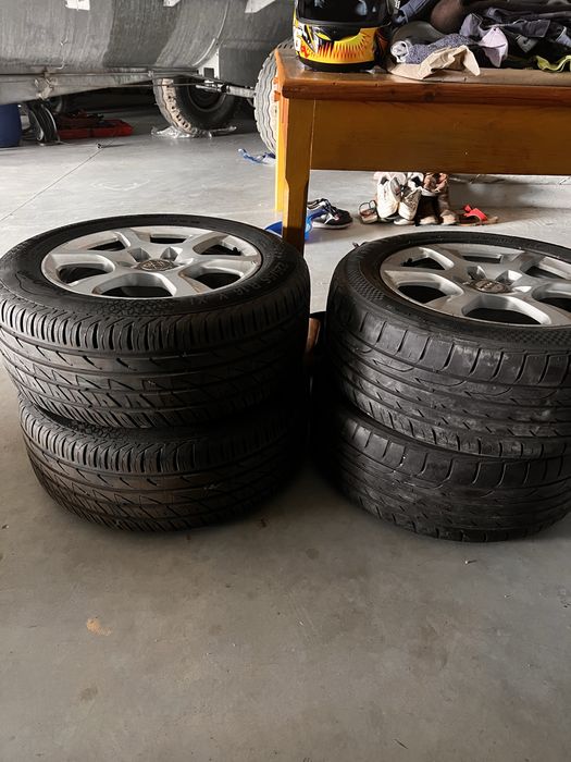 Jantes AUDI 225/55R16 com pneus como novos