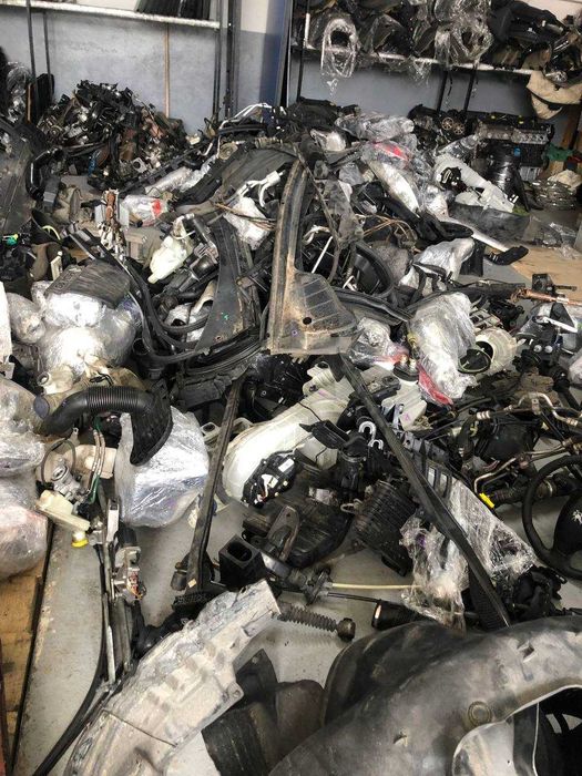 Двигун, балка, бампер, фара, стоп, цапфа, рульова рейка Peugeot 3008