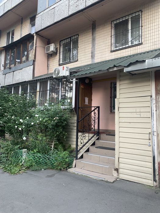 Приміщення перукарні або під інший вид діяльності