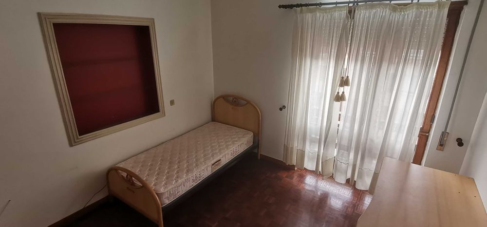 Quarto, nos Olivais