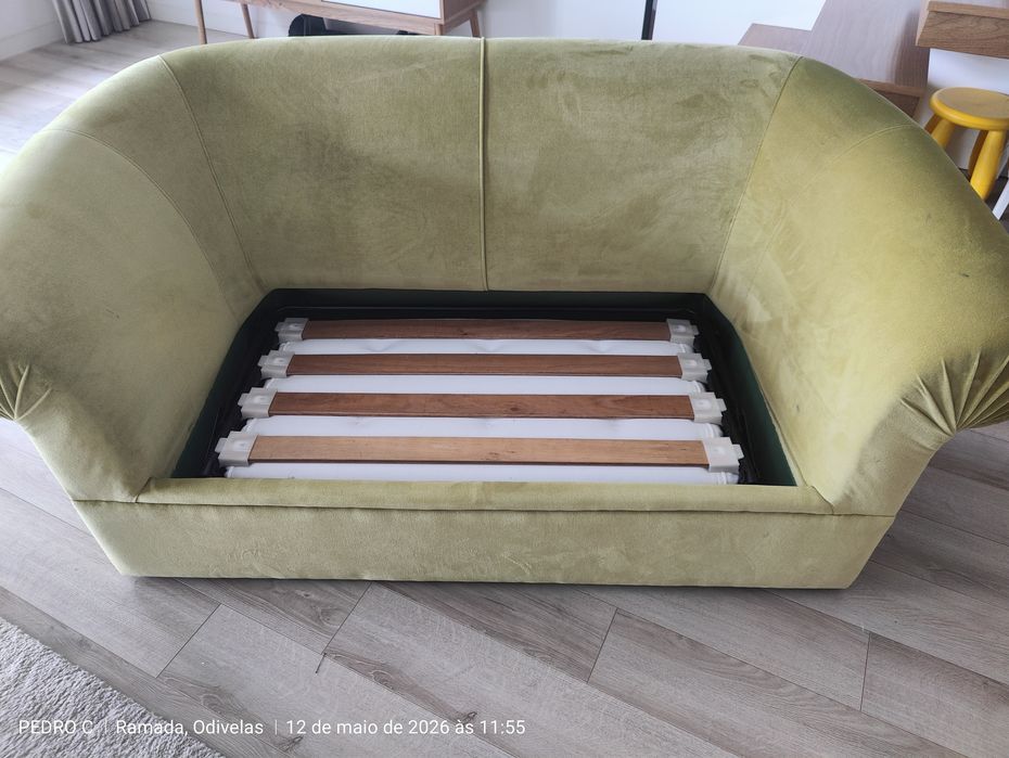 Sofá com cama incluida