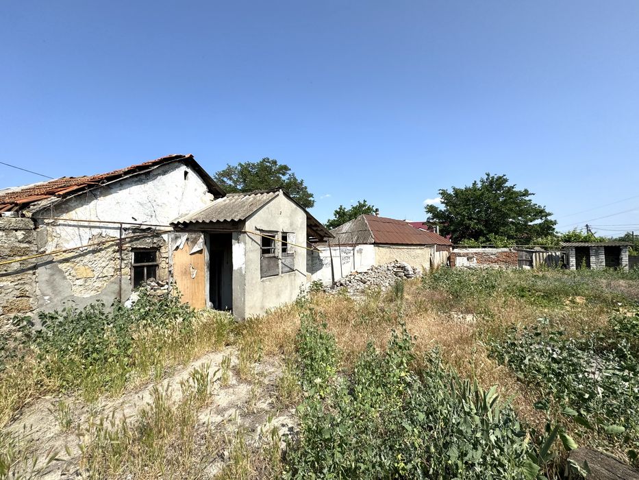 Продажа ветхого дома с участком в Варваровке