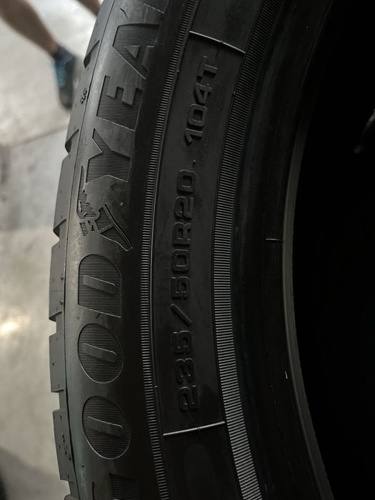 265/45/20+235/50/20 R20 Goodyear Ultra Grip Perfomance + Seal 4шт нові