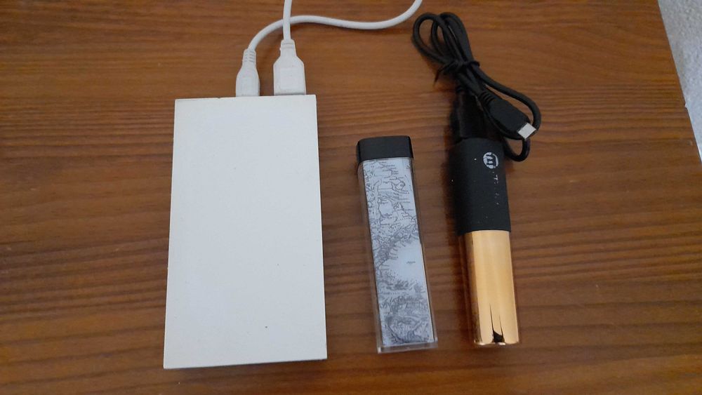 Vários cabos USB + Carregadores