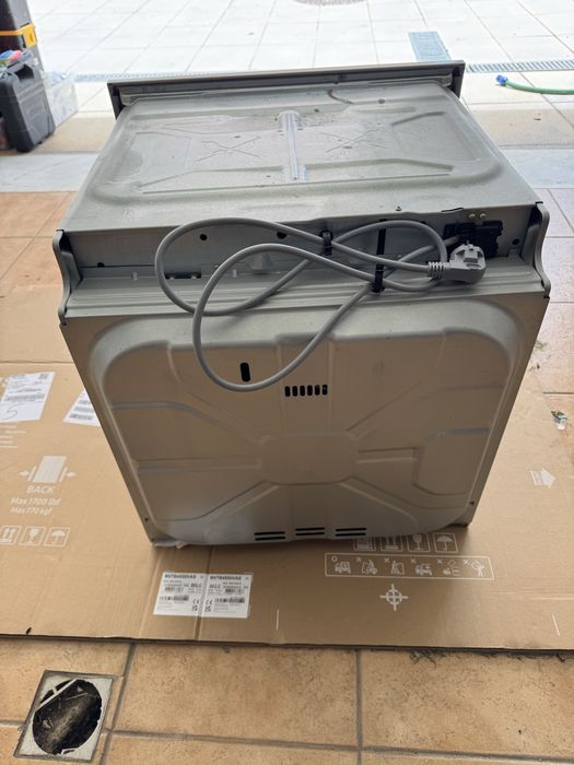 Forno AEG com algum desgaste. Mas funciona.
