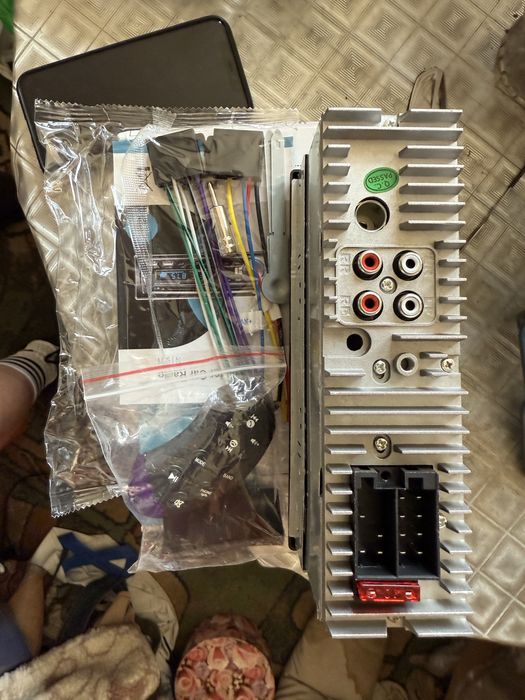 Nowe radjo  w kartonie i z pilotem