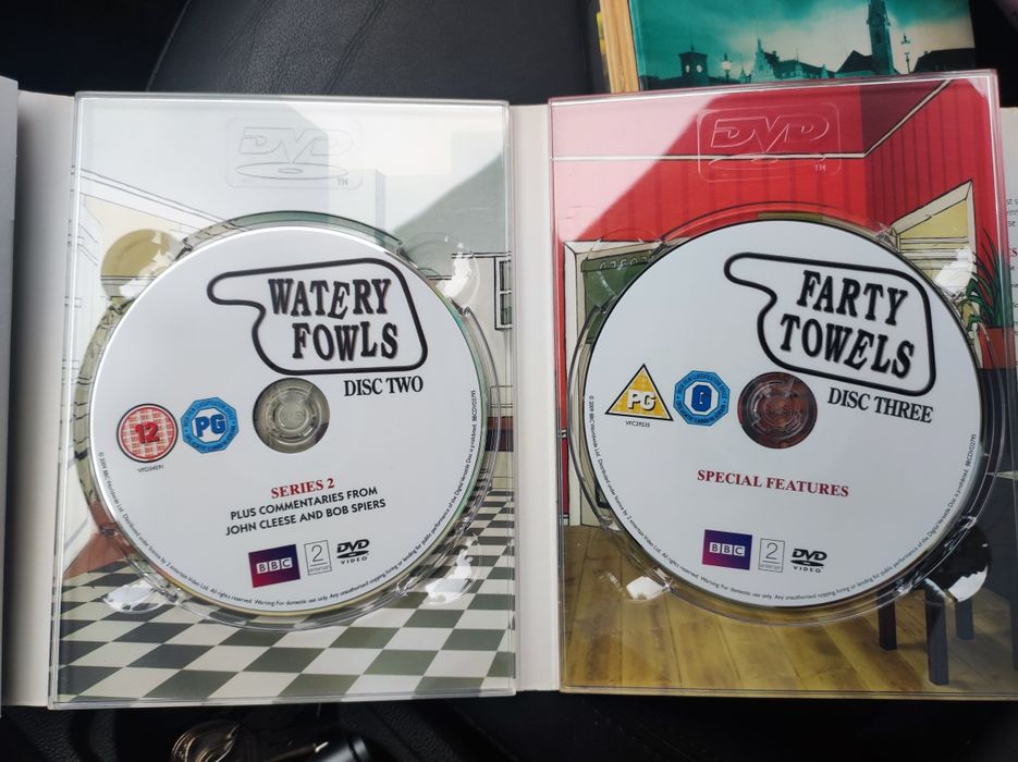 "Fawlty Towers" com John Cleese - Edição remasterizada 30 anos