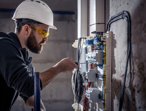 Faço trabalhos de eletricidade