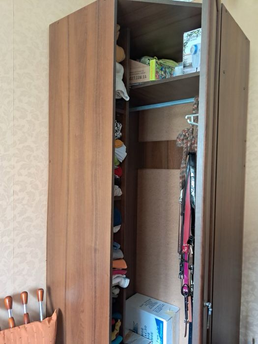 Кутова  шафа  для  спальні