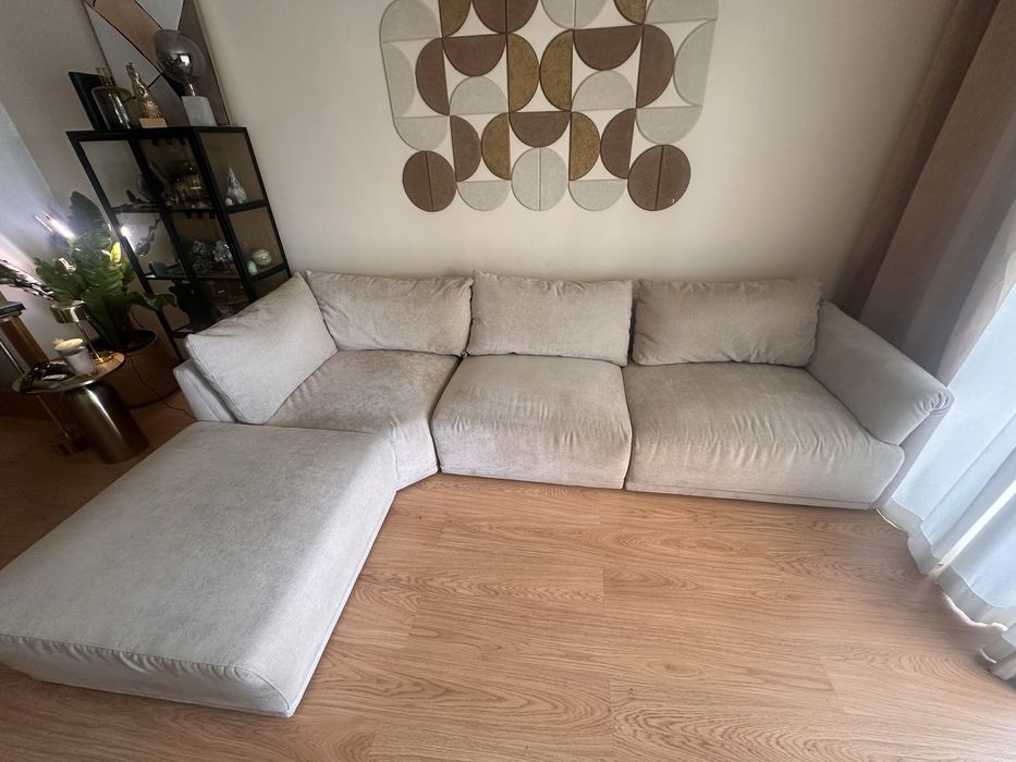 Sofa modelar XXL da loja Gato Preto veludo beje