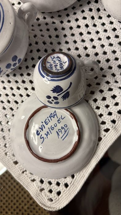 Servico de café regional azul e branco