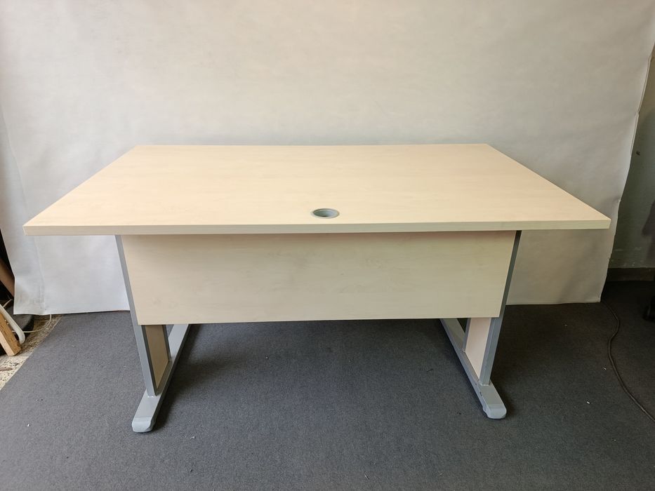 Biurko proste 135x 80 Klon + kontenerek MARO