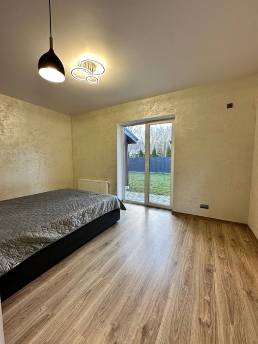 Будинок біля озера з новим ремонтом на 6 сотках. Два види опалення !