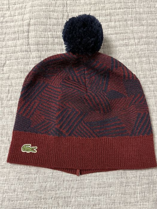 Шапка Lacoste бордового кольору