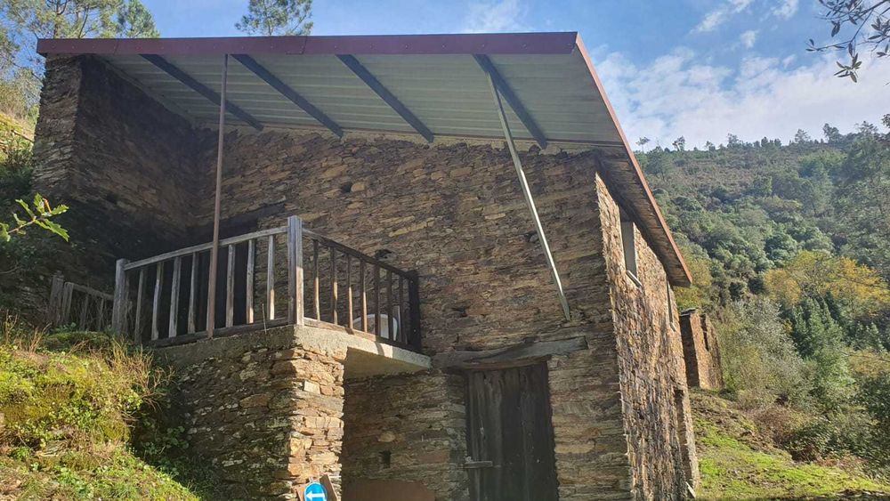 Quinta com ribeira, vistas para a serra – Monte Redondo