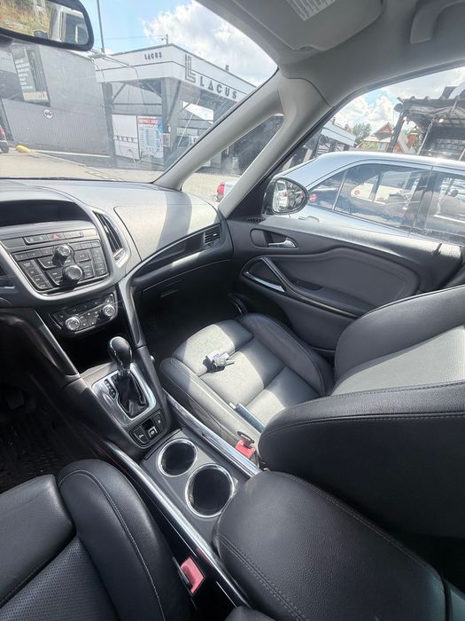 Opel Zafira 2013 , офіційна