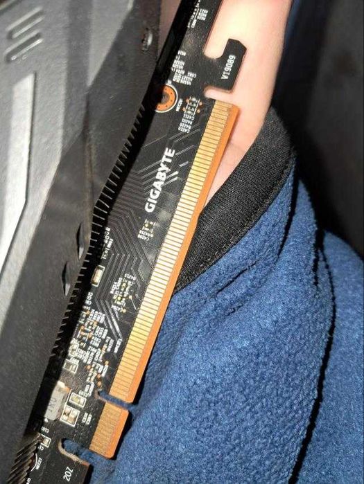 Продам видеокарту Gigabyte RX5700 XT Gaming OC