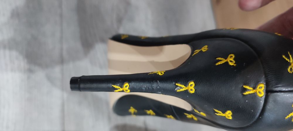 Szpilki w nożyce, buty na wysokim obcasie. SUPER