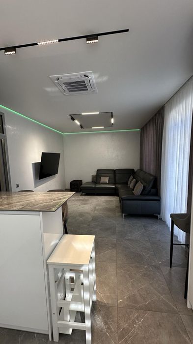 Здається чудовий 3 кімнатний Будинок на Весняному.