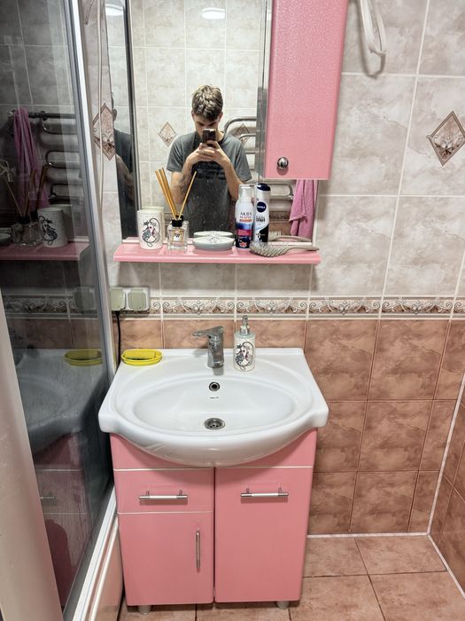 Тумба у ванну з умивальником та дзеркалом