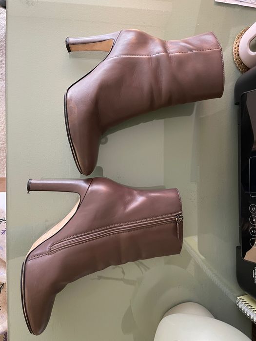 Botins L. K. Bennett