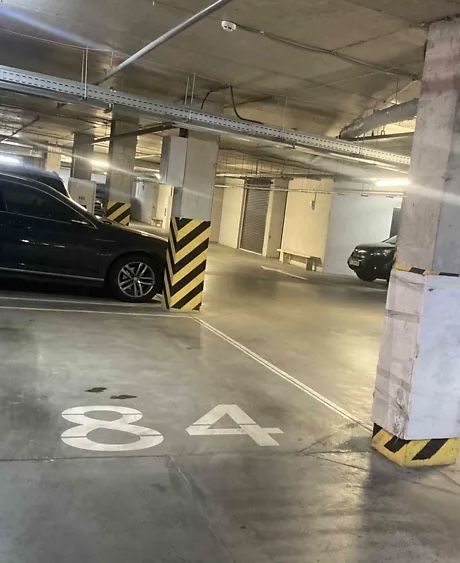 Продаж паркомісця в ЖК Америка вул Володимира Великого 10