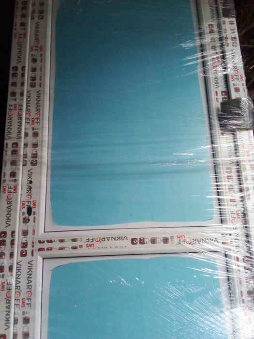 Двері вхідні , зовнішні   металопластикові.