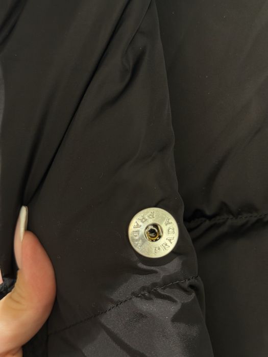 Prada пуховик Re-Nylon з поясом чорний оригінал (36,38,40)