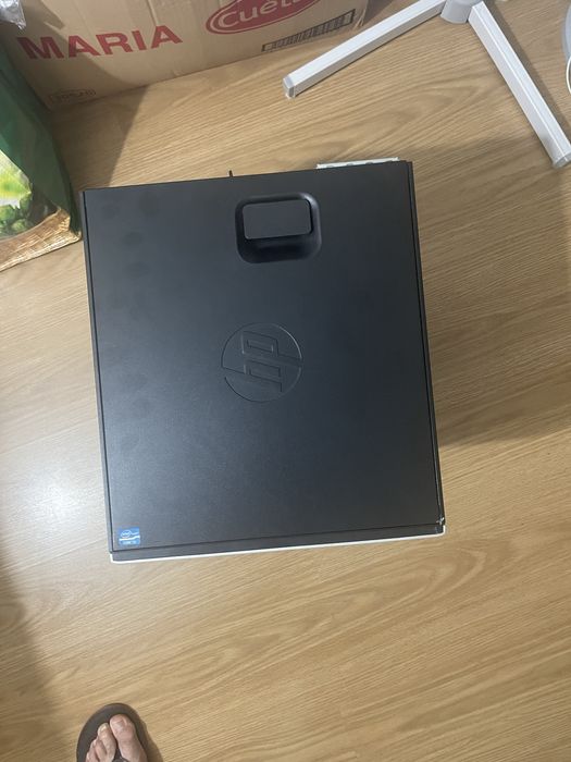 Computador com ecra e teclado