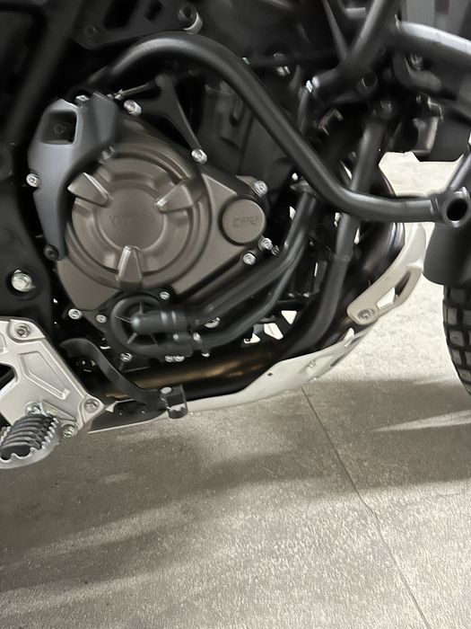 mota yamaha ténéré  pouco uso.