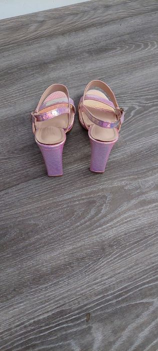 Piękne buty rozmiar 39