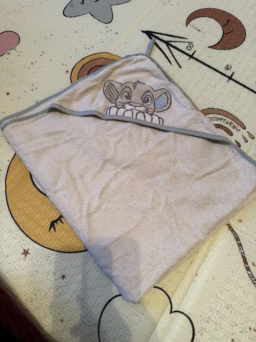 Okrycie kąpielowe ręcznik z kapturem Król Lew