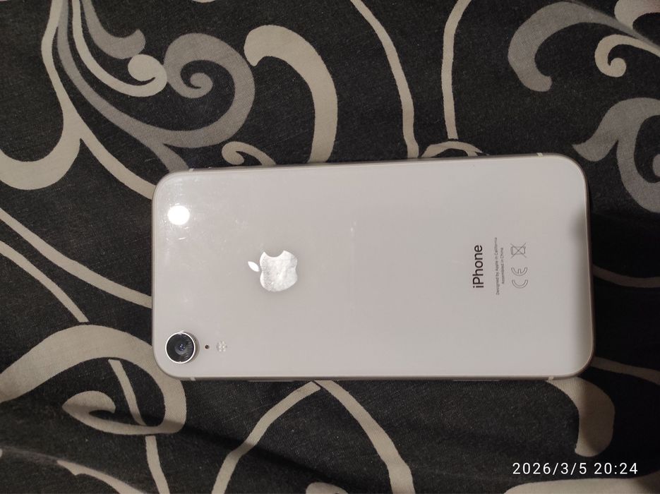 iPhone xr телефон